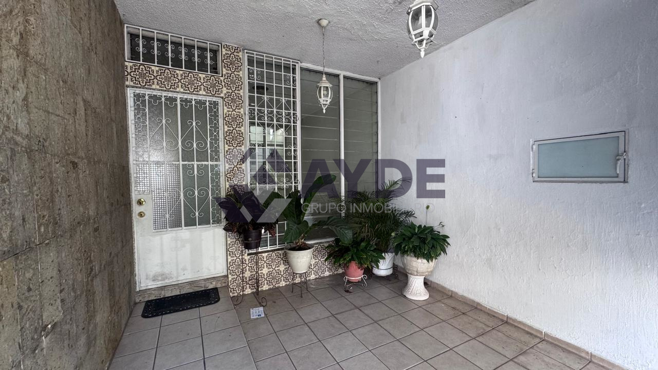 CASA EN VENTA EN COLINAS DE LA NORMAL